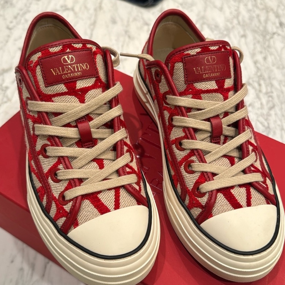 Valentino Garavani Toile Iconographe Totaloop- Women's size 9 (40)